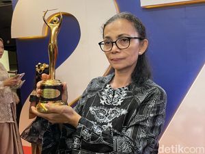 Video: Ibu Mendiang Melitha Sidabutar Menangis Anaknya Dapat AMI Awards Video: Ibu Mendiang Melitha Sidabutar Menangis Anaknya Dapat AMI Awards