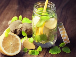 Resep Infused Water dari Buah-buahan Lokal Jatim untuk Buka Puasa