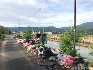 Jorok! Sampah Menumpuk di Jalan Raya Palopo hingga Keluarkan Bau Busuk Jorok! Sampah Menumpuk di Jalan Raya Palopo hingga Keluarkan Bau Busuk