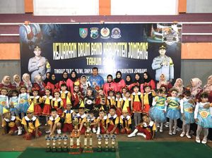 Keren! Marching Band Gita Kemala Juara 1 Kejurkab Drum Band Jombang Keren! Marching Band Gita Kemala Juara 1 Kejurkab Drum Band Jombang