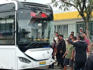 Human Error Bikin Bus Listrik Pemkot Medan Tabrak Mobil Parkir Human Error Bikin Bus Listrik Pemkot Medan Tabrak Mobil Parkir