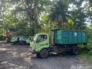Pemkab Jembrana Nunggak Bayar BBM Bikin Truk Sampah Berhenti Beroperasi