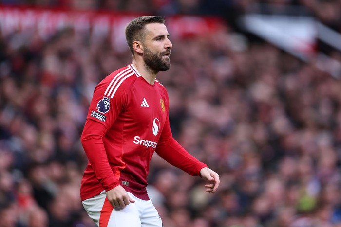 MANCHESTER, ENGLAND - DECEMBER 1: Luke Shaw of Manchester United during the Premier League match between Manchester United FC and Everton FC at Old Trafford on December 1, 2024 in Manchester, England. (Photo by Robbie Jay Barratt - AMA/Getty Images)