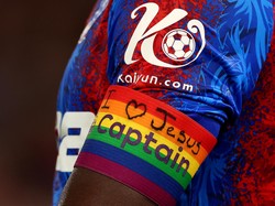 Ramai-ramai Tolak Ban Kapten Pelangi di Liga Inggris