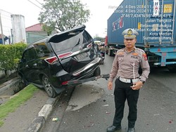 Kronologi Bus Listrik Pemkot Medan Tabrak Mobil Parkir