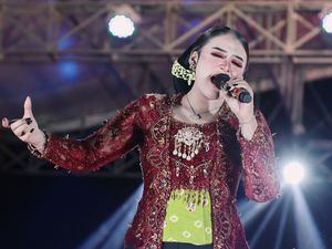 Lirik Lagu Ayang Ayang Niken Salindry Beserta Maknanya, Trending di YouTube! Lirik Lagu Ayang Ayang Niken Salindry Beserta Maknanya, Trending di YouTube!