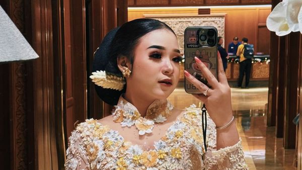 8 Foto Niken Salindry, Penyanyi Sinden Viral Borong Dagangan Penjual Es Teh