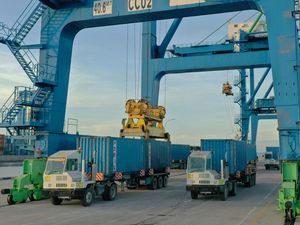 Pelindo Catatkan Arus Peti Kemas di TPK Kendari Meningkat hingga 7% Pelindo Catatkan Arus Peti Kemas di TPK Kendari Meningkat hingga 7%