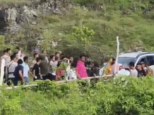 Barbar Massa Demo Kejar Ketua Bawaslu Buton Tengah Agar Gelar PSU Barbar Massa Demo Kejar Ketua Bawaslu Buton Tengah Agar Gelar PSU