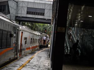 Longsor di Tasik Selesai Ditangani, KA Bandung Arah Surabaya Bisa Melintas Longsor di Tasik Selesai Ditangani, KA Bandung Arah Surabaya Bisa Melintas
