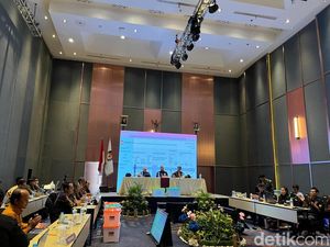 Eri-Armuji Menang Tebal Meski Kotak Kosong Dapat Ratusan Ribu Suara Eri-Armuji Menang Tebal Meski Kotak Kosong Dapat Ratusan Ribu Suara