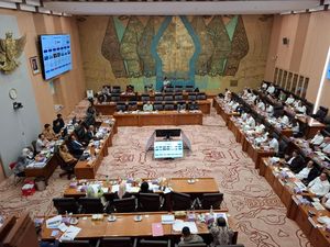 Rapat Bareng DPR, Bos MIND ID Minta Pembatasan Smelter