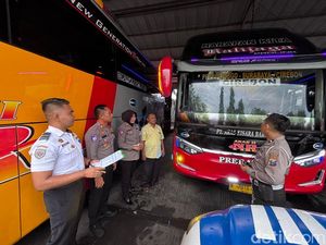 Satlantas Polres Probolinggo Kota Cek Kesiapan Armada Bus Jelang Nataru Satlantas Polres Probolinggo Kota Cek Kesiapan Armada Bus Jelang Nataru