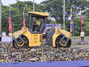 Satpol PP DKI Musnahkan 9.712 Miras Ilegal Hasil Operasi Tahun 2024