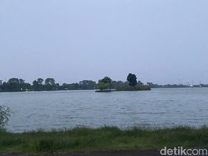 Situ Cipule: Destinasi Rekreasi Hemat, Mendunia Berkat Dayung