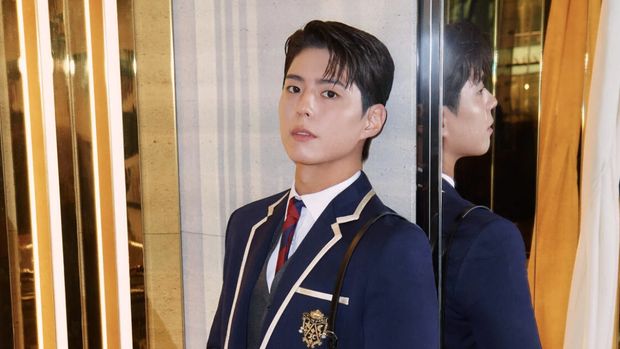 Suzy, Park Bo Gum, TWS, dan Danielle NewJeans bersanding di acara pembukaan butik CELINE