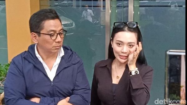 Wika Salim Menangis Ceritakan Dugaan Uangnya Digelapkan Manajemen