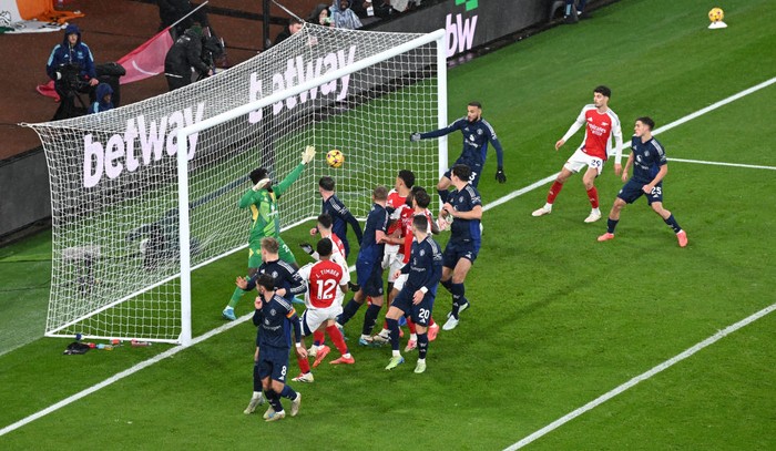 LONDON, ENGLAND - DECEMBER 04: Jurrien Timber of Arsenal scores his teams first goal  during the Premier League match between Arsenal FC and Manchester United FC at Emirates Stadium on December 04, 2024 in London, England. (Photo by Alex Burstow/Arsenal FC via Getty Images)