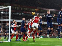 Video Arsenal Bungkam MU Lewat 2 Sepak Pojok