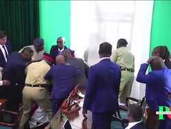 Video: Detik-detik Sidang di Bahama Ricuh, Anggota Parlemen Lempar Palu Seremonial