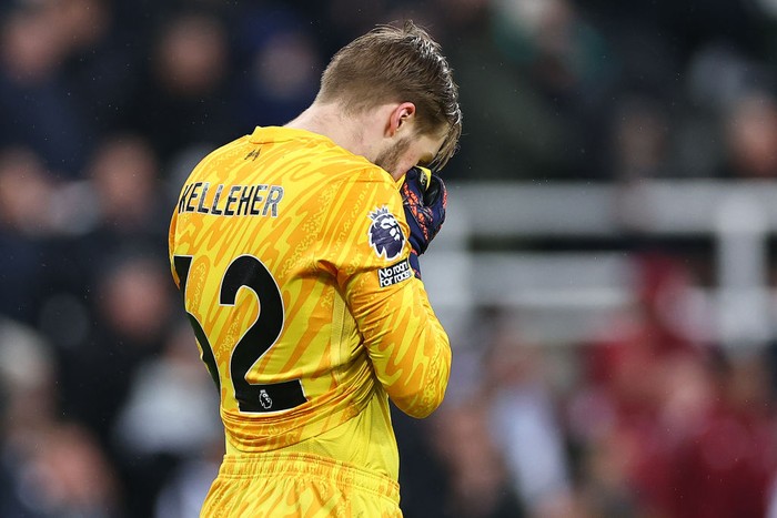 NEWCASTLE UPON TYNE, ENGLAND - DECEMBER 4: Caoimhin Kelleher of Liverpool reacts during the Premier League match between Newcastle United FC and Liverpool FC at St James Park on December 4, 2024 in Newcastle upon Tyne, England. (Photo by Robbie Jay Barratt - AMA/Getty Images)