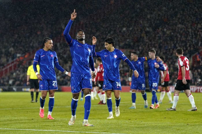 Chelseas Noni Madueke celebrates scoring their sides third goal of the game during the Premier League soccer match between Southampton and Chelsea at St Marys Stadium, Southampton, England, Wednesday Dec. 4, 2024. (Andrew Matthews/PA via AP)