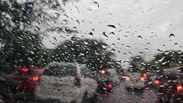    Makassar Diguyur Hujan di Awal Pekan: Siapkan Payung!   Langit Makassar Menangis: Waspada Hujan Siang Hingga Sore!