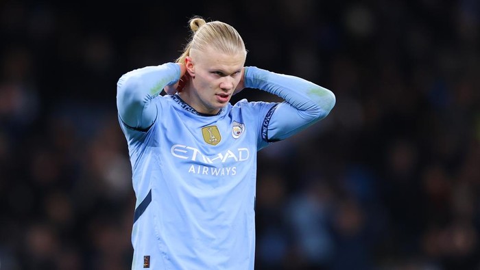 MANCHESTER, ENGLAND - NOVEMBER 26: Erling Haaland of Manchester City reacts during the UEFA Champions League 2024/25 League Phase MD5 match between 	Manchester City and Feyenoord at City of Manchester Stadium on November 26, 2024 in Manchester, England. (Photo by James Gill - Danehouse/Getty Images)