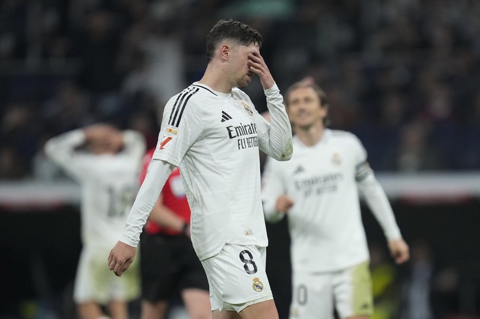 Federico Valverde Real Madrid's Federico Valverde reacts after missing a chance to score during the Spanish La Liga soccer match between Real Madrid and Getafe at the Santiago Bernabeu Stadium in Madrid, Spain, Sunday, Dec. 1, 2024. (AP Photo/Bernat Armangue)