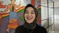 Senyum Hana Hanifah Usai Diperiksa Polda Riau di Kasus SPPD Fiktif
