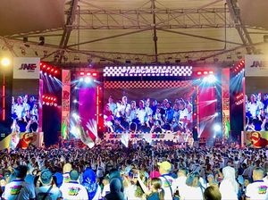 JNE Meriahkan Acara Puncak HUT Ke-34 dengan Santunan-Rilis Jaket Baru