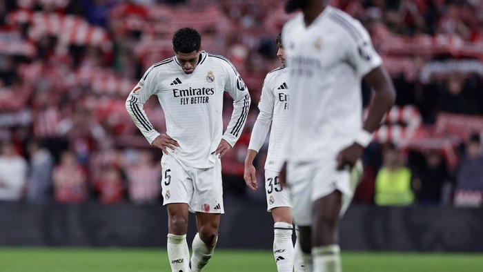 BILBAO, SPAIN - DECEMBER 4: Jude Bellingham of Real Madrid disappointed after the match during the LaLiga EA Sports  match between Athletic de Bilbao v Real Madrid at the San Mames Stadium on December 4, 2024 in Bilbao Spain (Photo by Maria Gracia Jimenez/Soccrates/Getty Images)