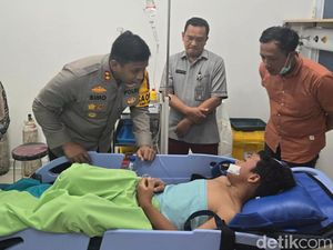 Kapolres Kediri Jenguk Anak Guru Korban Pembunuhan yang Masih Dirawat Kapolres Kediri Jenguk Anak Guru Korban Pembunuhan yang Masih Dirawat