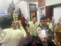 KPK Geledah Kantor Dinas Tenaga Kerja Provinsi Bengkulu