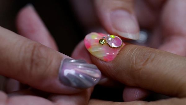 Hukum Menggunakan Nail Art dalam Islam, Boleh Atau Tidak?