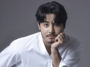 4 Fakta Lee Kwan Hoon, Aktor Drakor Ikut Turun Aksi Darurat Militer Korsel 4 Fakta Lee Kwan Hoon, Aktor Drakor Ikut Turun Aksi Darurat Militer Korsel