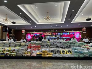 Diduga Kendalikan Narkoba dari Lapas, 302 Napi Dipindah ke Nusakambangan Diduga Kendalikan Narkoba dari Lapas, 302 Napi Dipindah ke Nusakambangan