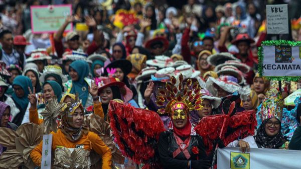 Meriahnya Karnaval Busana Daur Ulang di Bogor