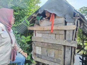 Pilu Pria Gangguan Jiwa di Banyuasin 20 Tahun Dipasung di Tempat Tak Layak Pilu Pria Gangguan Jiwa di Banyuasin 20 Tahun Dipasung di Tempat Tak Layak