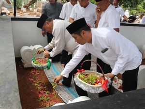 Sejumlah Pejabat Blora Ziarah ke Makam Bupati Pertama di Tuban