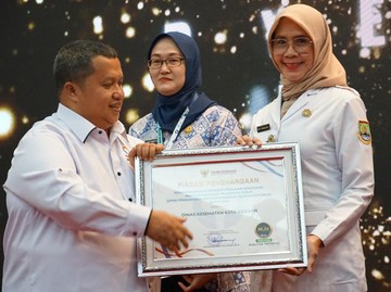 Headline in English:Cilegon Health Department Soars to the Zenith of Public Service in Banten