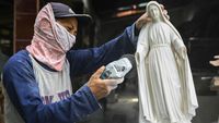 Perajin Patung Rohani Kebanjiran Order Jelang Natal