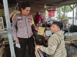 Polisi Nganjuk Blusukan Edukasi Bahaya Judi Online hingga Pelosok Desa