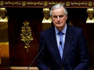 Prancis Terancam Krisis Politik, PM Hadapi Mosi Tidak Percaya