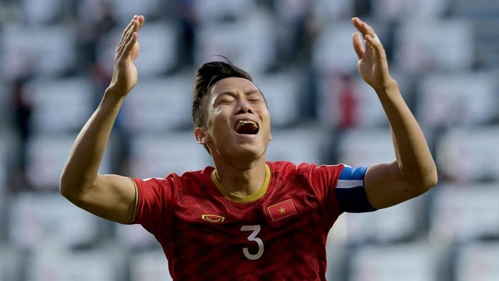DUBAI, UNITED ARAB EMIRATES - JANUARY 20:  Que Ngoc Hai captain of Vietnam in tears after his team defeated Jordan in a penalty shoot out during the AFC Asian Cup round of 16 match between Jordan and Vietnam at Al Maktoum Stadium on January 20, 2019 in Dubai, United Arab Emirates.  (Photo by Allsport Co./Getty Images)