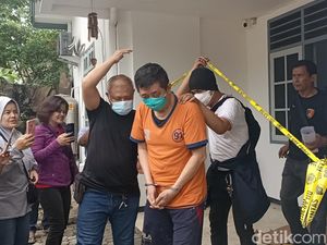 Reka Ulang Kuatkan Kasus Pembunuhan Ibu-Anak di Surabaya Direncanakan Reka Ulang Kuatkan Kasus Pembunuhan Ibu-Anak di Surabaya Direncanakan