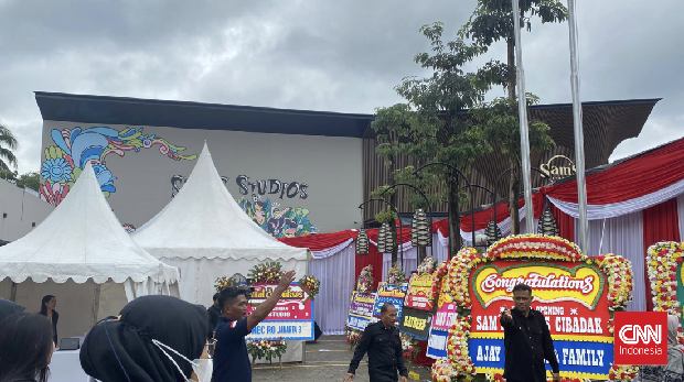 Sam's Studio Cibadak Sukabumi Peresmian jaringan bioskop baru Sam's Studio di Cibadak, Sukabumi, Kamis (5/12). Peresmian dihadiri Wakil Menteri Kebudayaan, Giring Ganesha; Utusan Presiden Bidang Pembinaan Generasi Muda dan Pekerja Seni, Raffi Ahmad; dan CEO RANS Entertainment, Nagita Slavina.