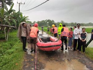18 Kecamatan Terendam, Pemkab Pandeglang Tetapkan Status Siaga Darurat 18 Kecamatan Terendam, Pemkab Pandeglang Tetapkan Status Siaga Darurat