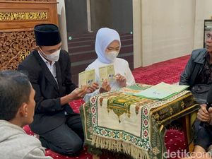 Haru Tahanan Narkoba Nikahi Kekasih di Masjid Polda Jambi Haru Tahanan Narkoba Nikahi Kekasih di Masjid Polda Jambi