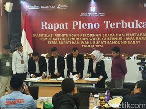 Hasil Rekap KPU: Jeje Govinda Tumbangkan Hengky Kurniawan hingga Gilang Dirga Hasil Rekap KPU: Jeje Govinda Tumbangkan Hengky Kurniawan hingga Gilang Dirga